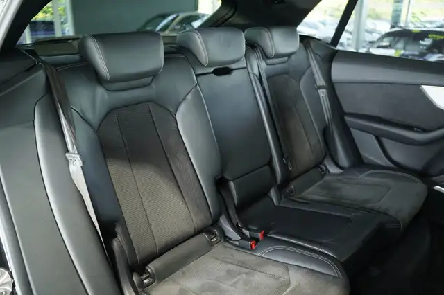 Audi Q8 view 23