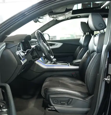 Audi Q8 view 27
