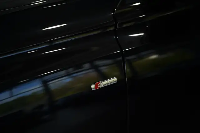 Audi Q8 view 15