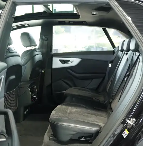 Audi Q8 view 25