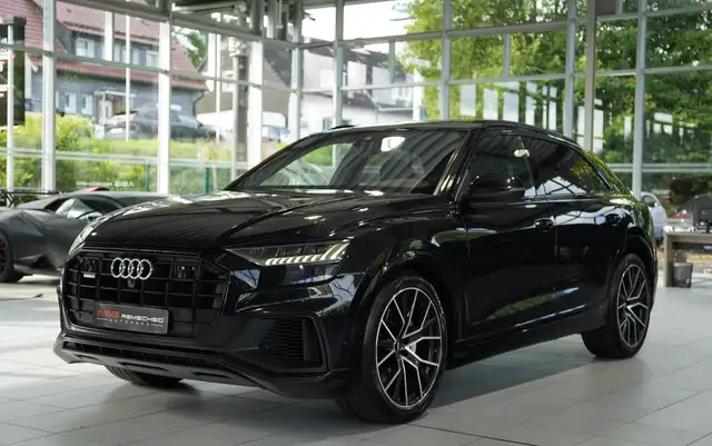 Audi Q8 view 4