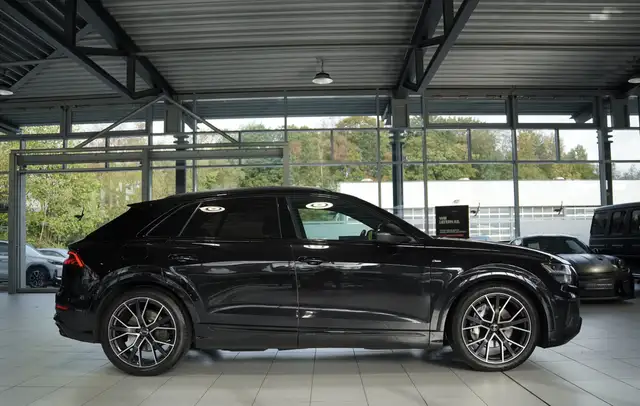 Audi Q8 view 6