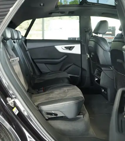 Audi Q8 view 22