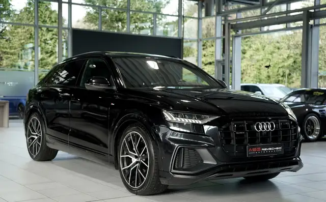 Audi Q8 view 5