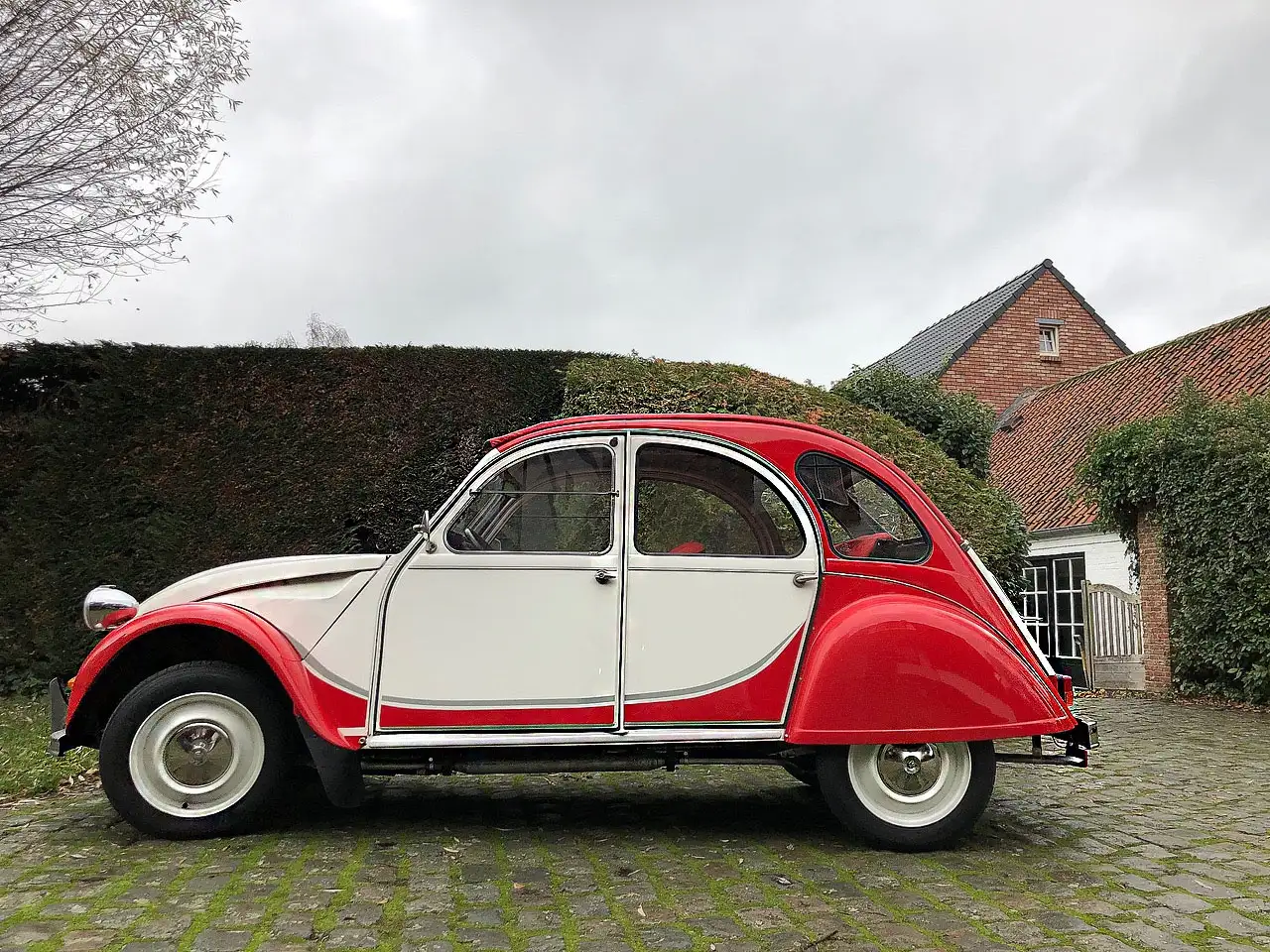 Citroen 2CV oldtimer 1989, volledig gerestaureerd, op wens volledige foto-documentatie. Ingeschreven als oldtimer.Proefrit mogelijk, foto 1