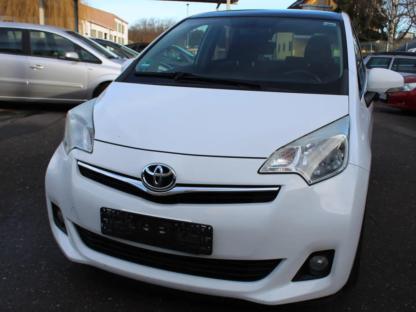 Toyota Verso-S Club,1.33 Automatik,Panorama,usw. Blanc - 1