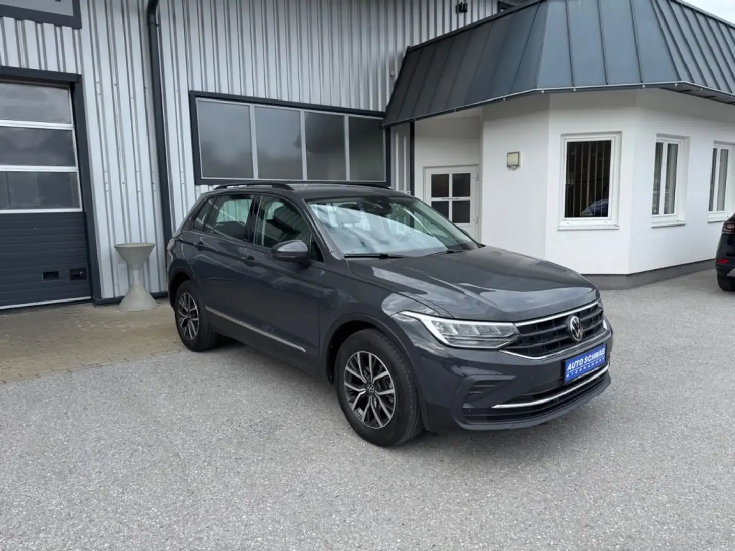 Volkswagen Tiguan Life TSI ACT Grau - 1