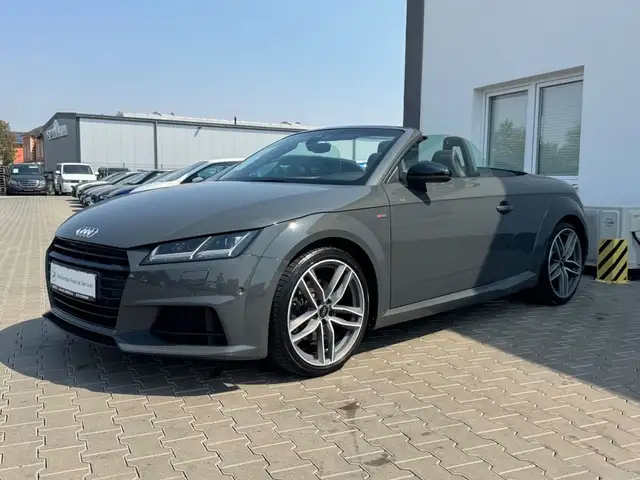 Audi TT view 3
