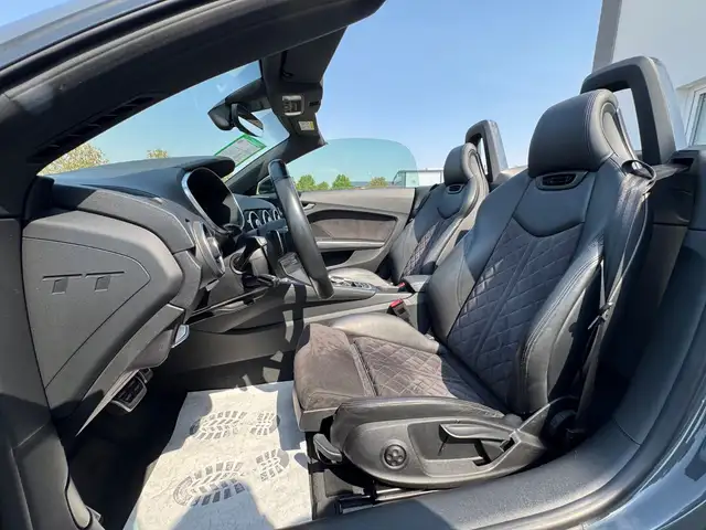 Audi TT view 10