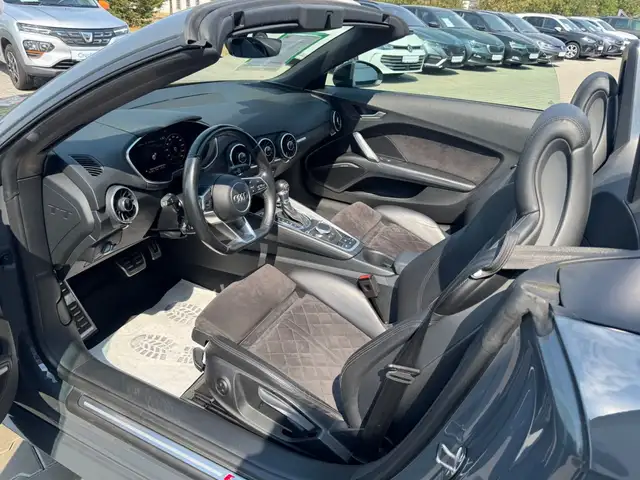 Audi TT view 9