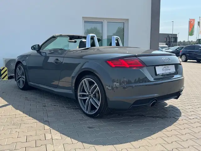 Audi TT view 5