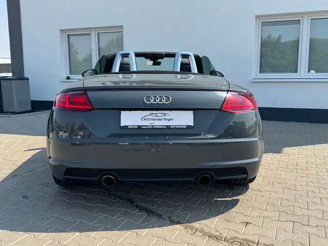Audi TT view 7