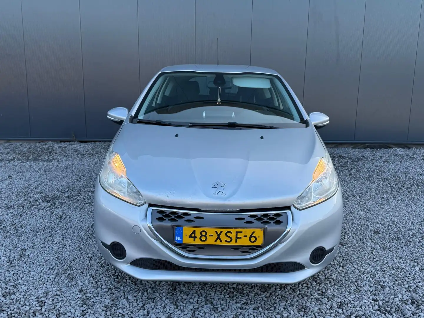Peugeot 208 1.4 e-HDi Active AUTOMAAT!CLIMA!CARPLAY! Grau - 2