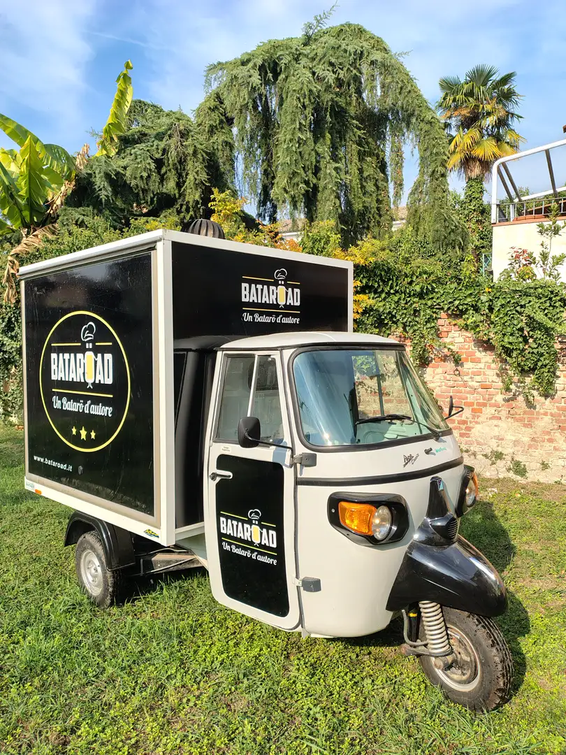 Piaggio Ape Allestimento Food Truck con forno a legna Schwarz - 1