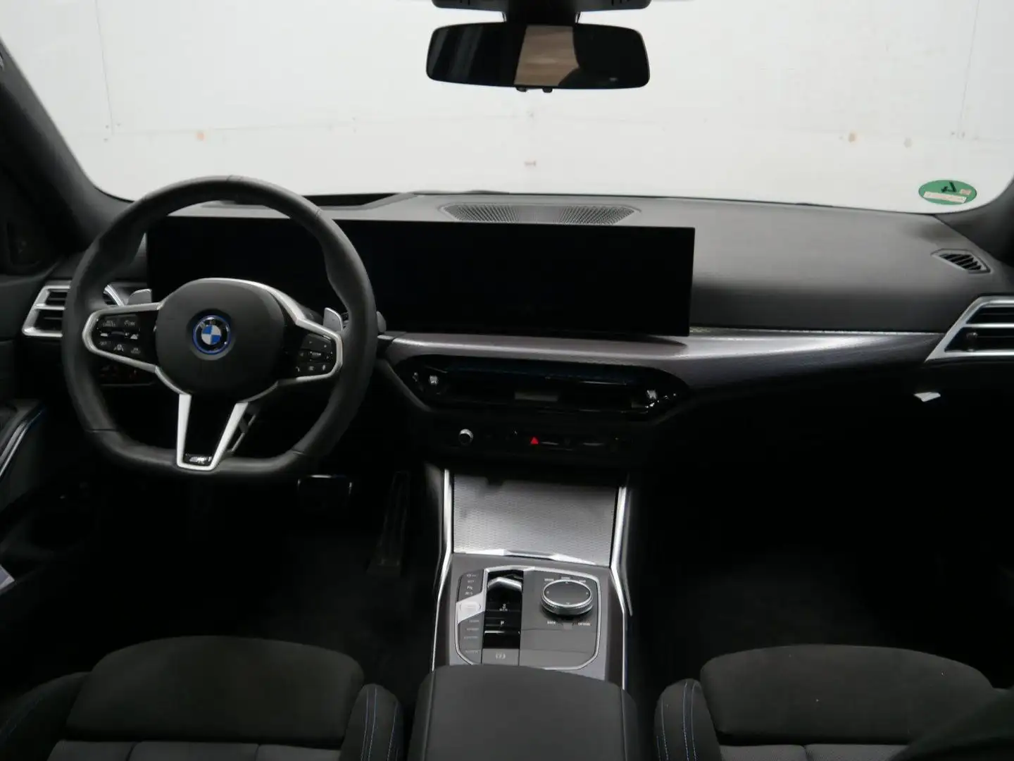 BMW 330 e xDrive M-Sportpaket Panorama Harman Keyless siva - 2