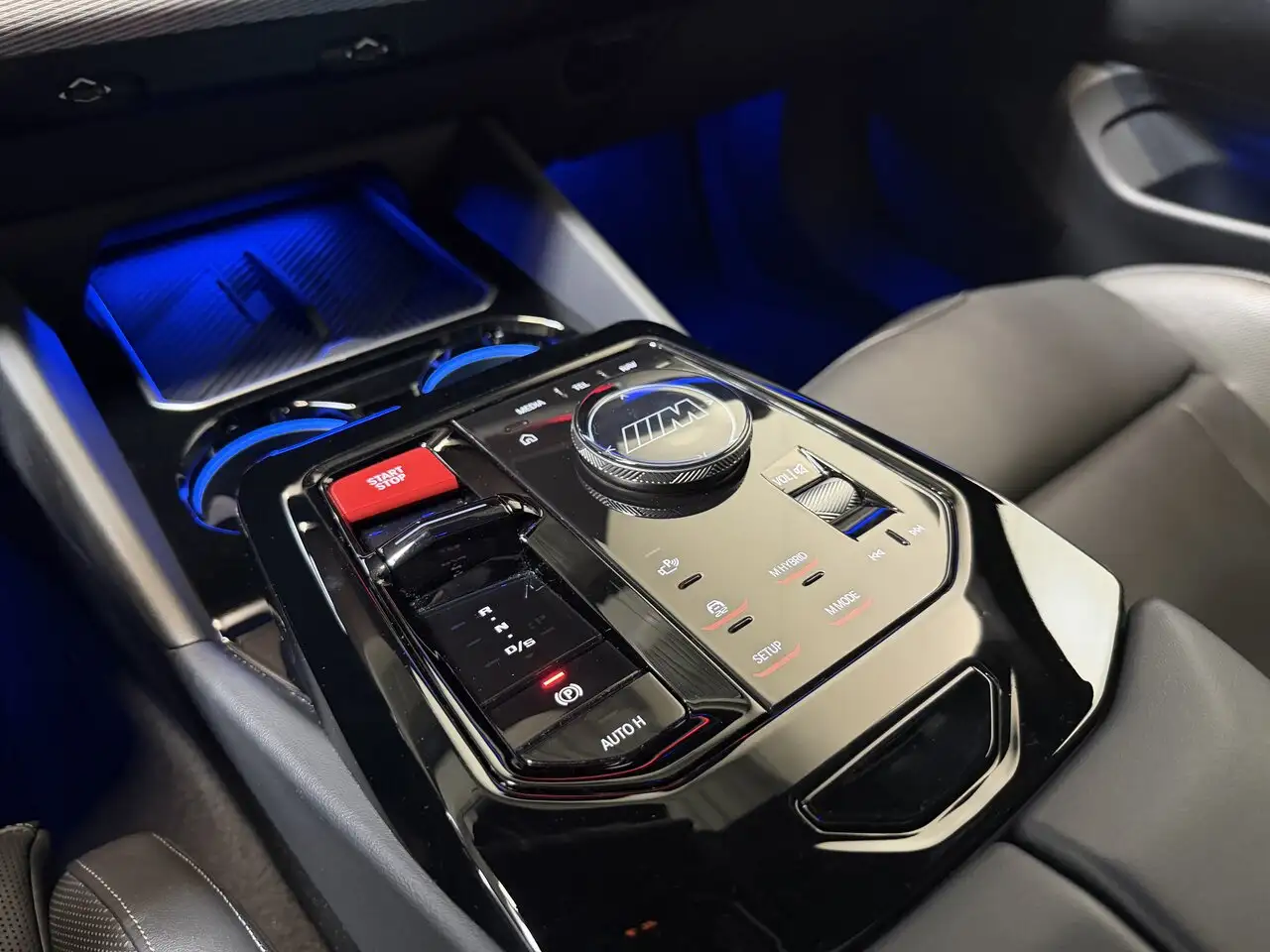 BMW M5 Touring 4.4 V8 PlugIn Hybrid SoH 95%! Nieuwst..., миниатюра 23