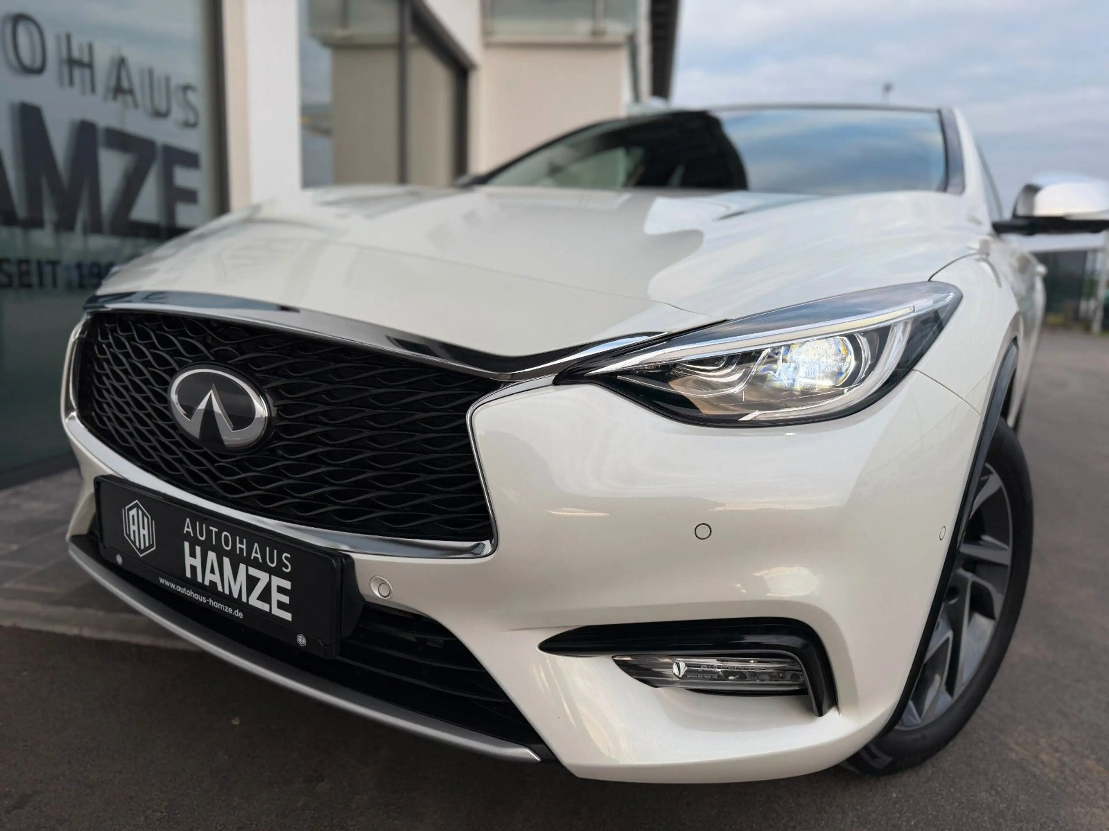 Infiniti Q30 1.6 16V Luxe Tech|Panorama|Kamera|BOSE|DAB — photo 36
