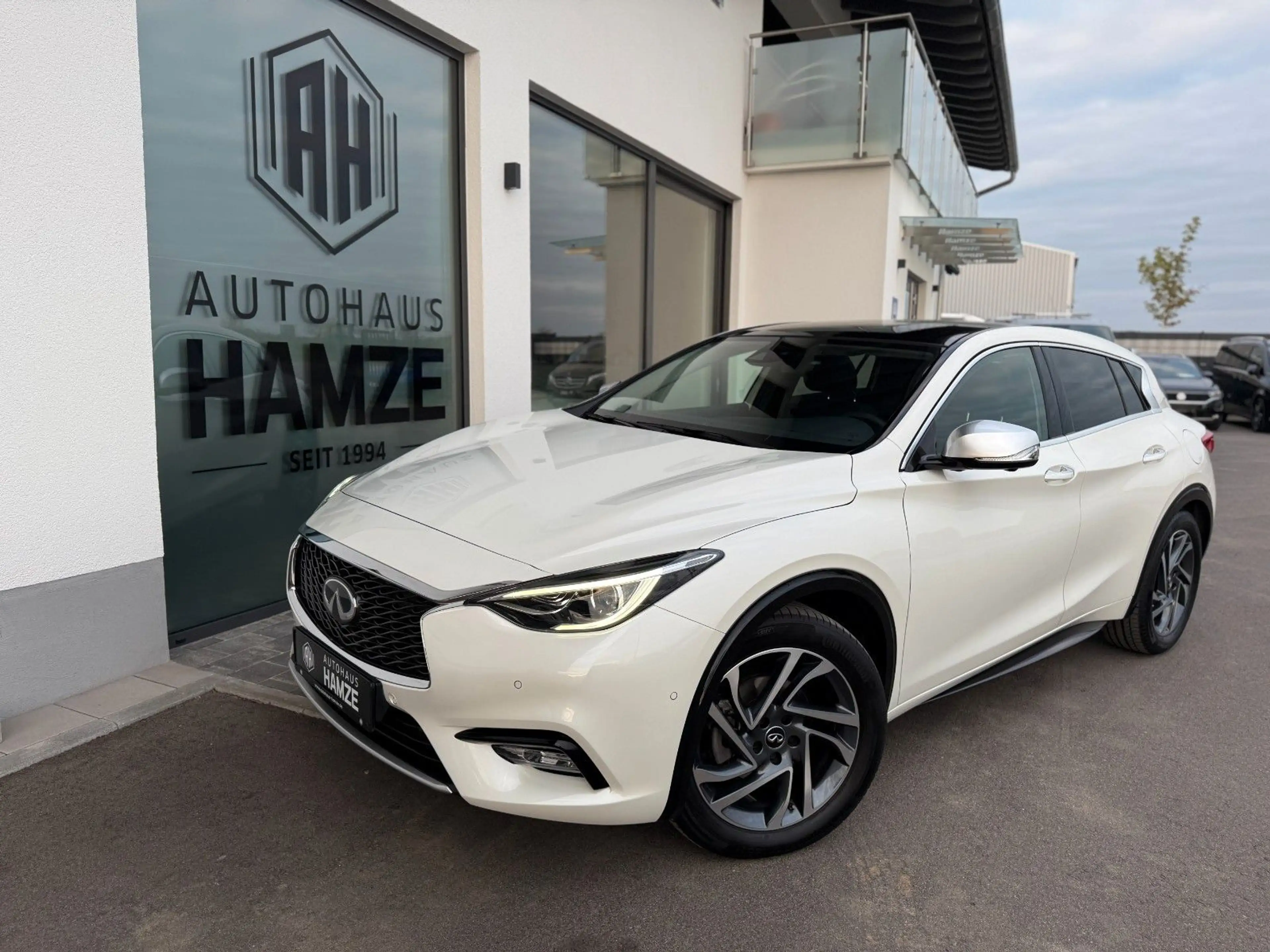 Infiniti Q30 1.6 16V Luxe Tech|Panorama|Kamera|BOSE|DAB — photo 9