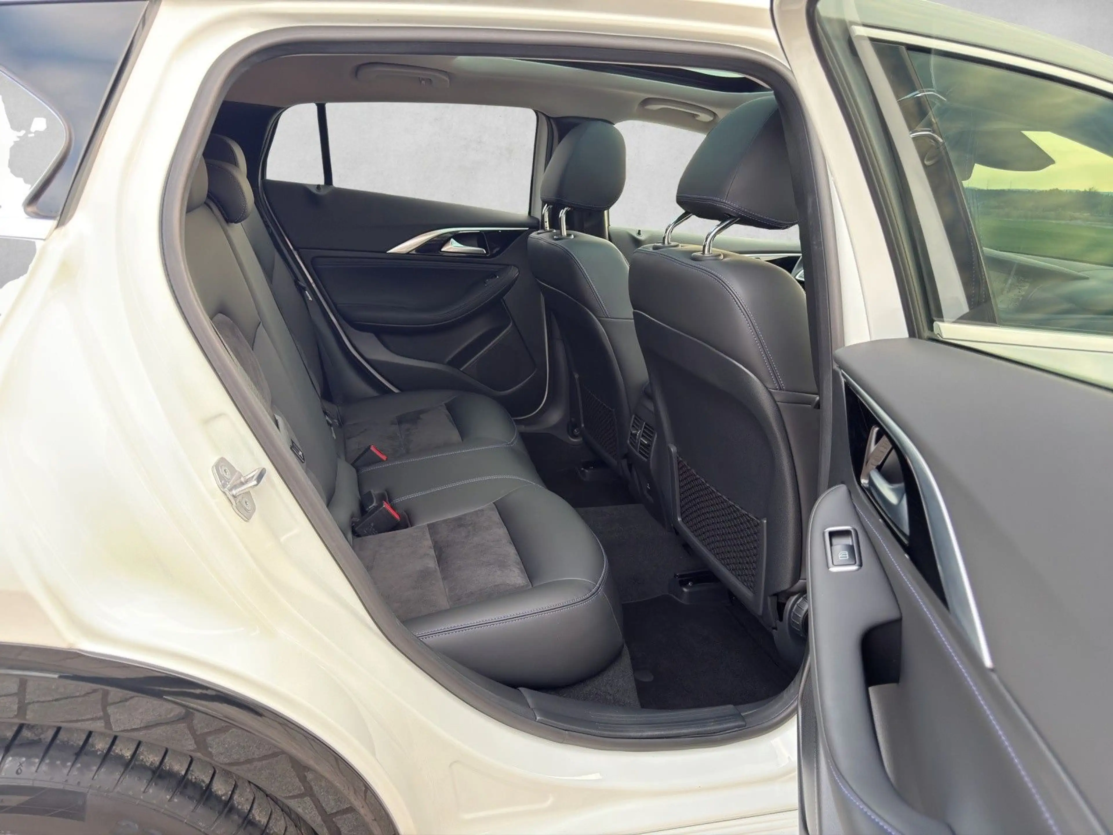 Infiniti Q30 1.6 16V Luxe Tech|Panorama|Kamera|BOSE|DAB — photo 30