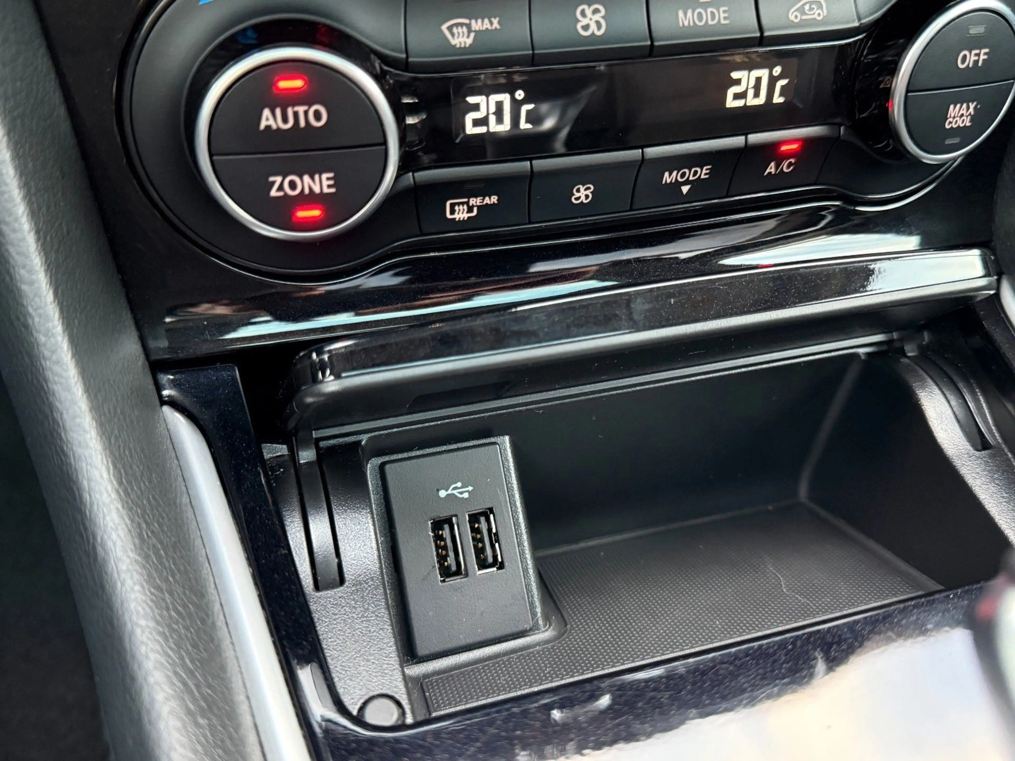 Infiniti Q30 1.6 16V Luxe Tech|Panorama|Kamera|BOSE|DAB — photo 20
