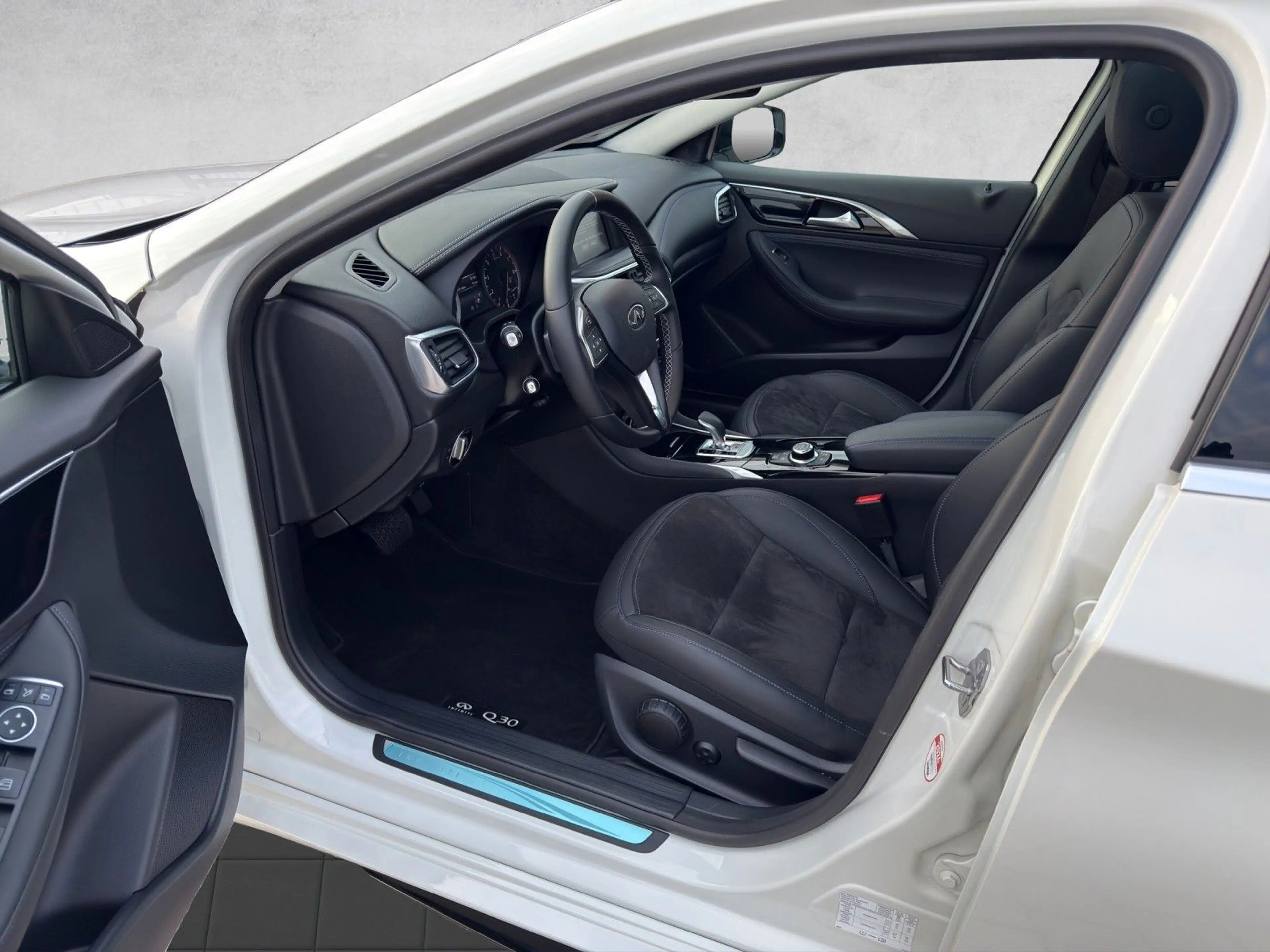 Infiniti Q30 1.6 16V Luxe Tech|Panorama|Kamera|BOSE|DAB — photo 10