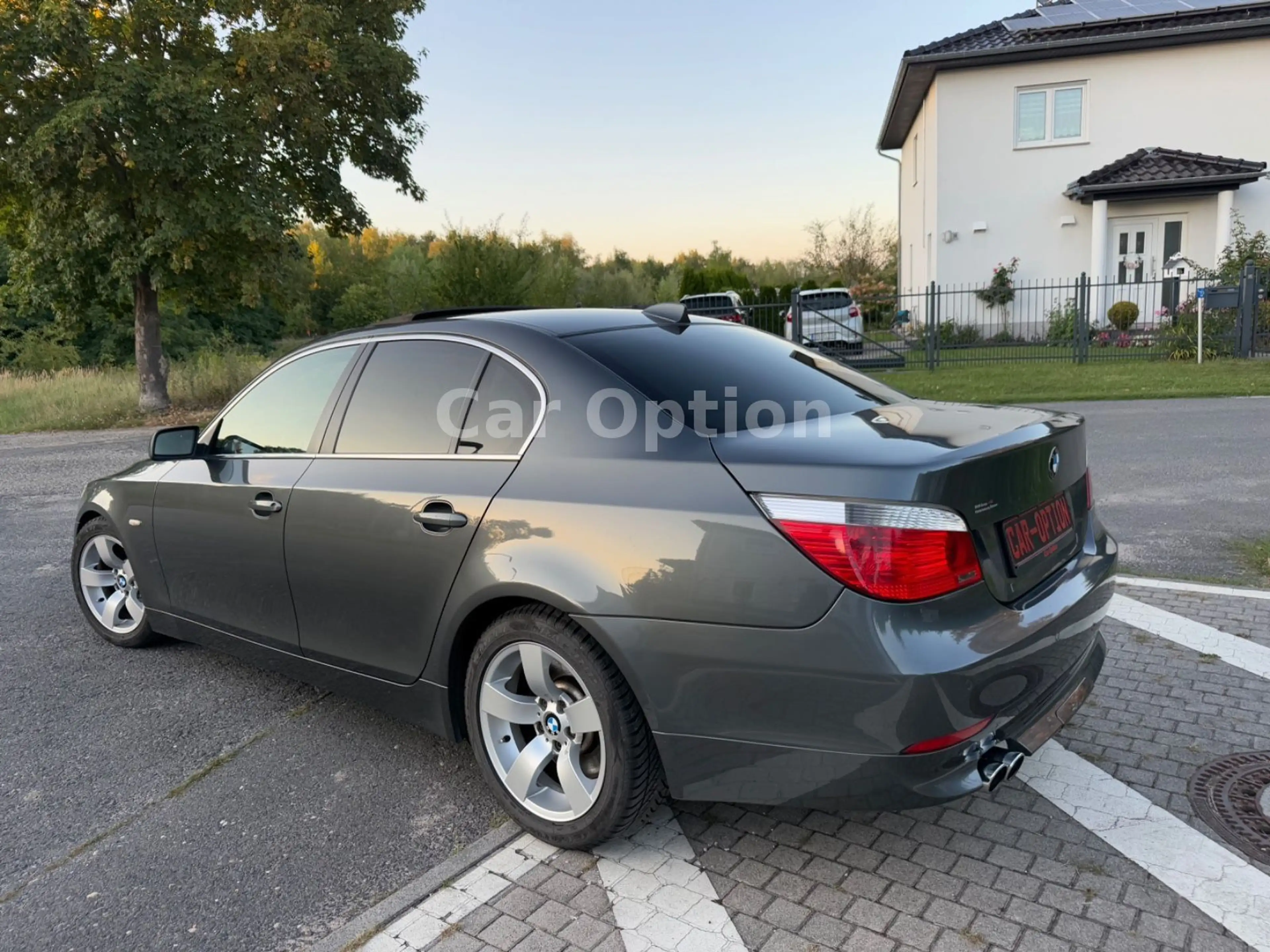 BMW 545 i A/2:Besitz/Komfortsitze//Head-Up/Glasdach — photo 4
