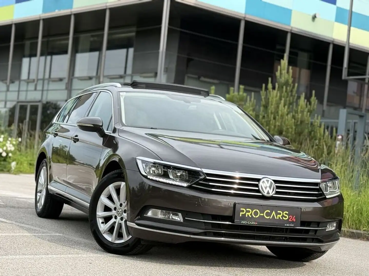 Volkswagen Passat Highline 2.0TDi // HIGHLINE // PANORAMA Brun - 1