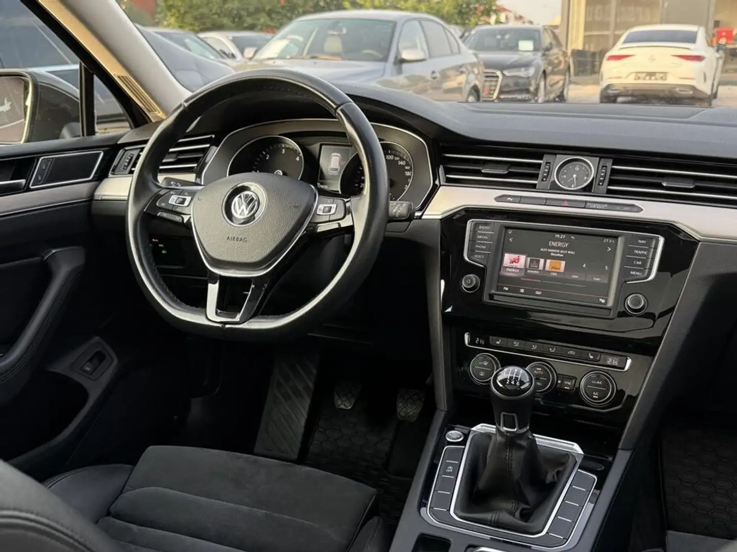 Volkswagen Passat Highline 2.0TDi // HIGHLINE // PANORAMA Braun - 2