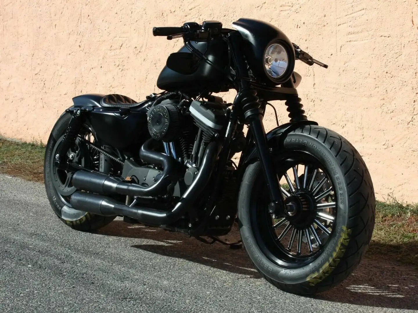 Harley-Davidson Iron 883 XL 883 N IRON "UMBAU" Černá - 1