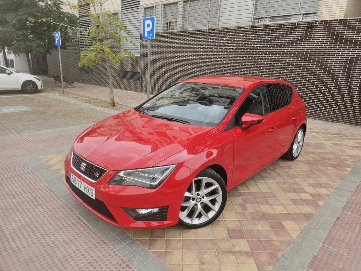 SEAT Leon 2.0TDI CR S&S FR 150 Rojo - 1