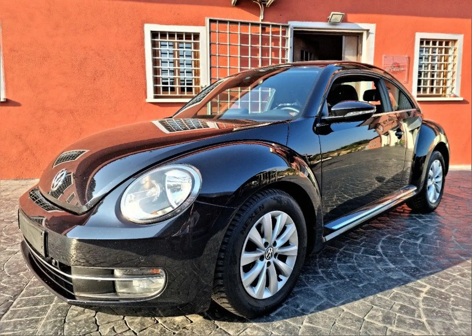Volkswagen Maggiolino NAVI SENSORI WINTER PACK UNIPRO! 1.6 TDI DSG Чорний - 1