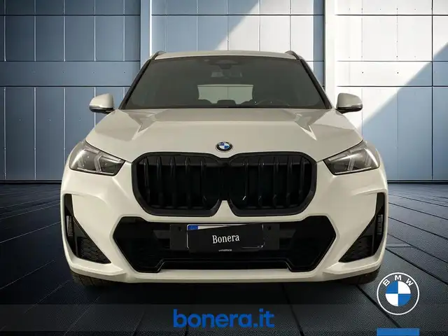 BMW X1 view 3