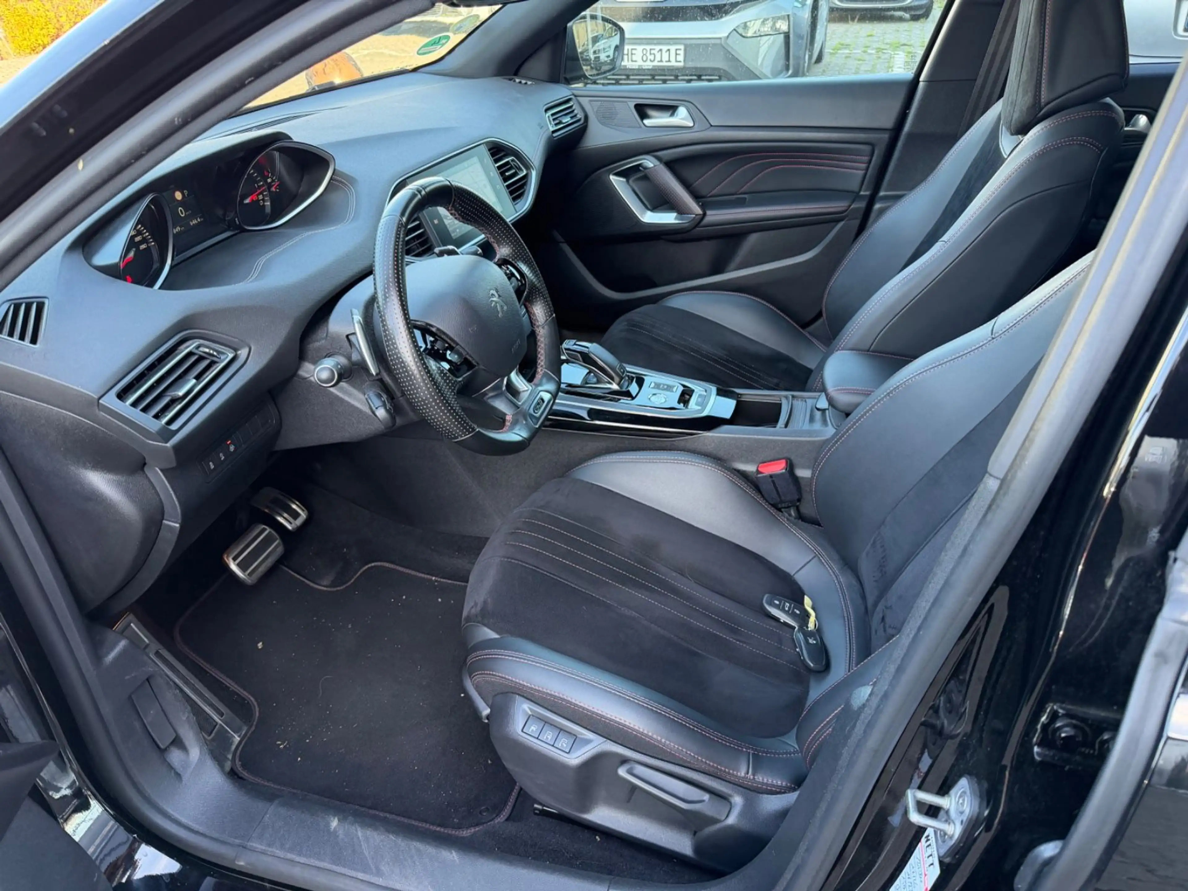 Peugeot 308 SW GT — photo 13