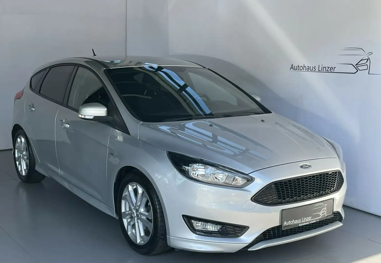 Ford Focus ST-Line *NAVI*SitzH*Tempomat*AppleCarP*PDC-H Silber - 1