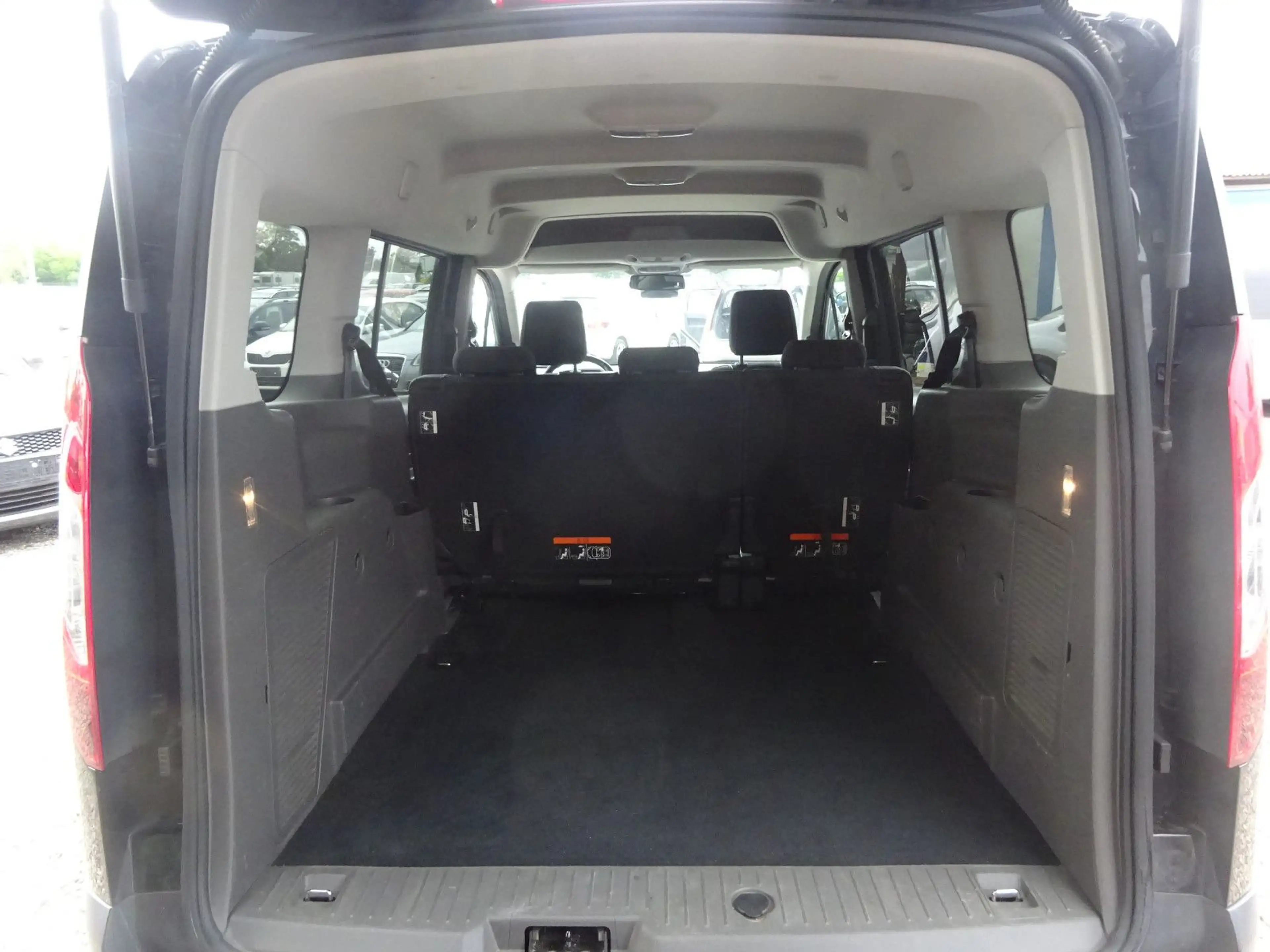 Ford Grand Tourneo Connect 1.5 EcoBlue 74kW Auto Tren — photo 10