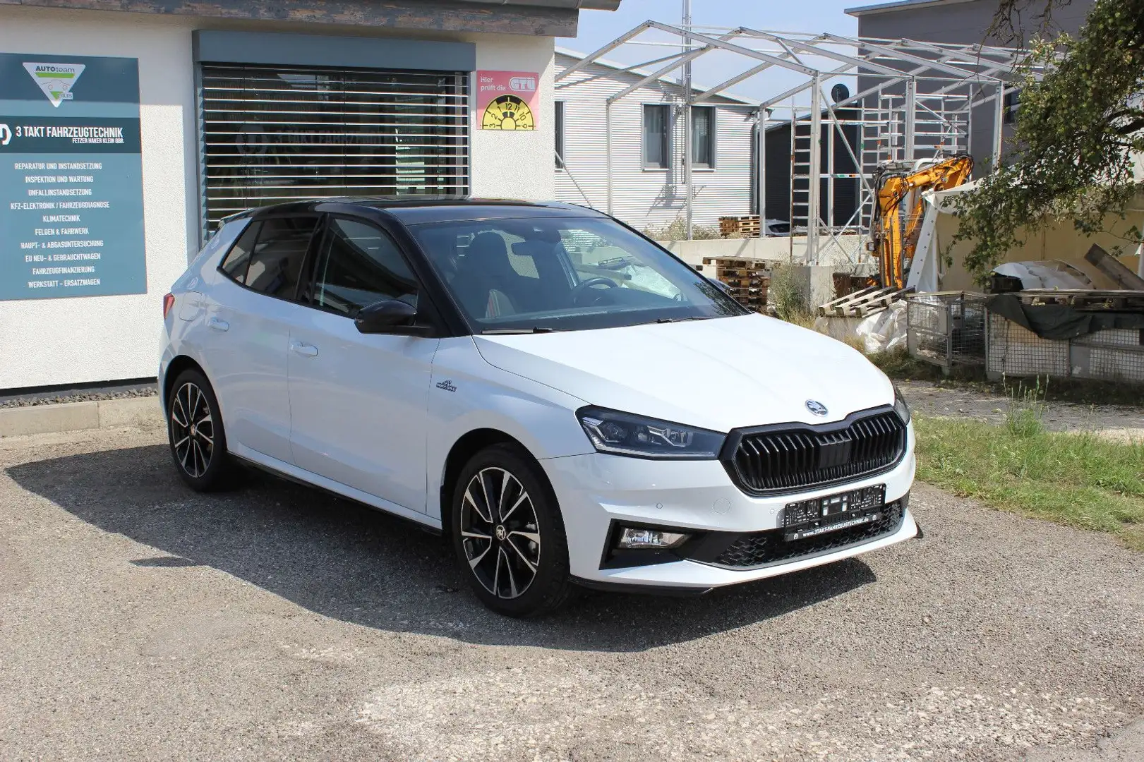 Skoda Fabia 1,5TSI Monte Carlo 150PS+NAV+FLA+Pano+5J.G Blanc - 1