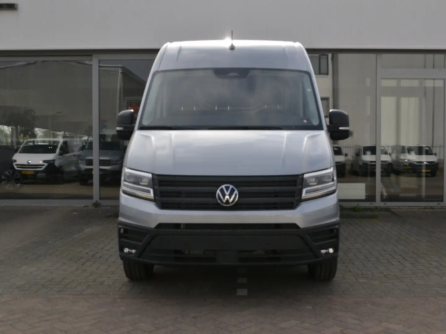 Volkswagen Crafter Bedrijfswagens 35 2.0 TDI 140pk DSG Exclusive L3H3 Zilver - 2