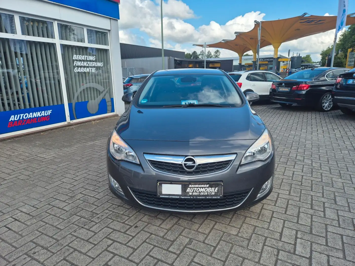 Opel Astra J Lim. 5-trg. Design Edition Gris - 2