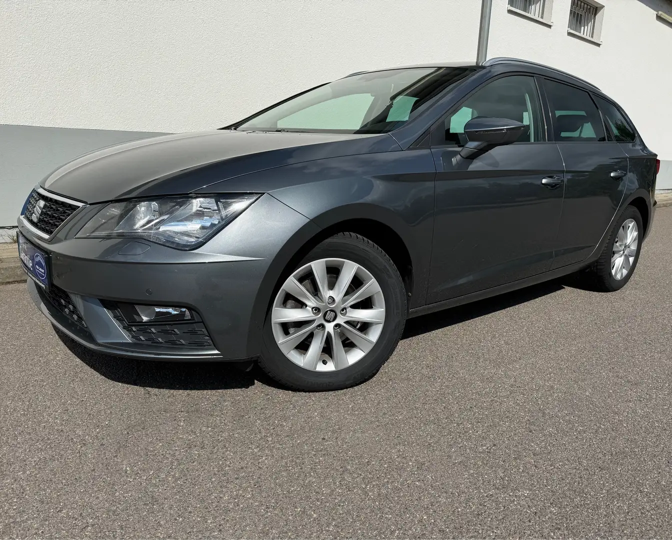 SEAT Leon LEON ST 1,4 TSi 125 PS *TÜV 04/26 DAB Grau - 1