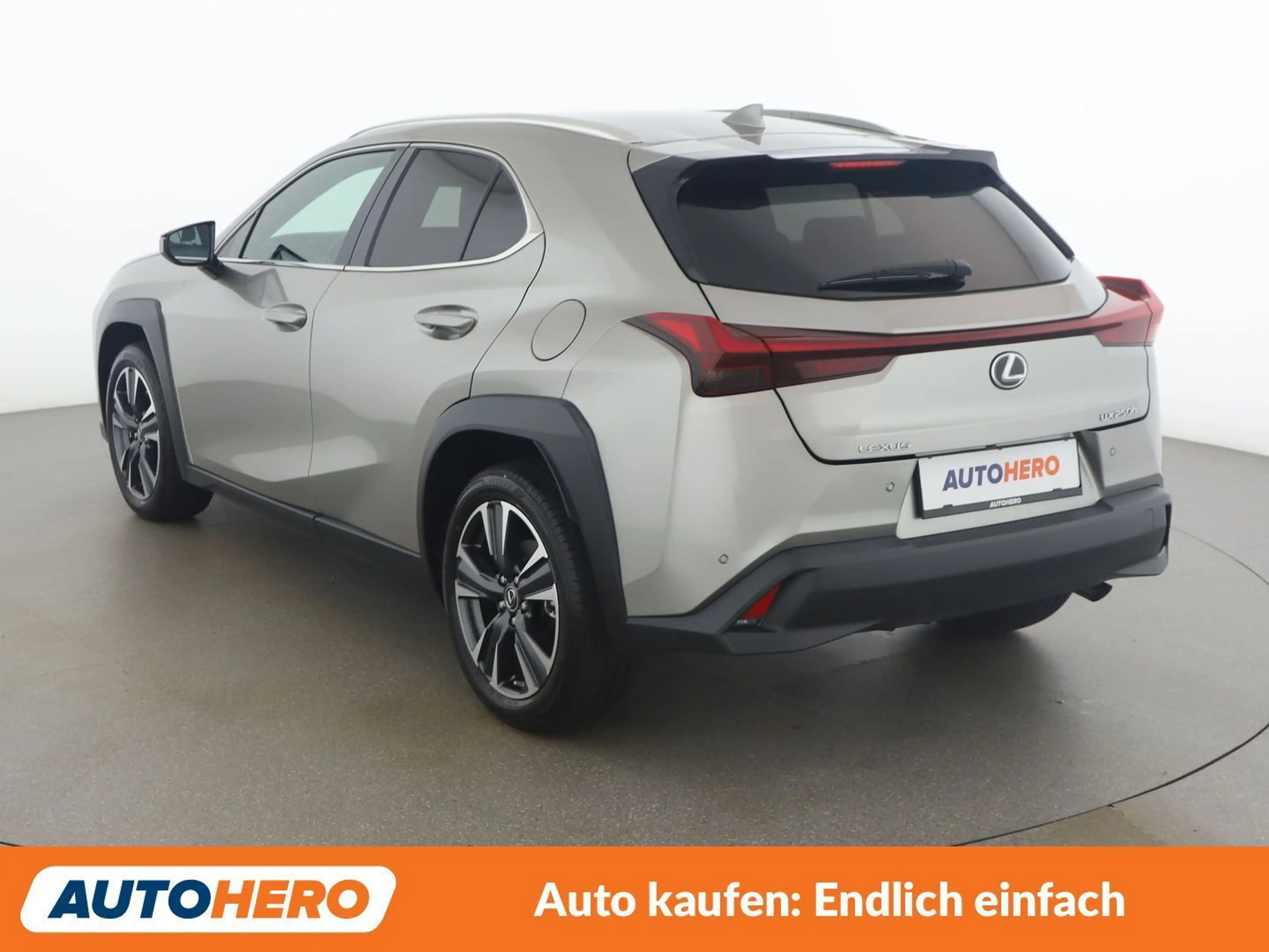 Lexus UX 250h UX 250h Style Edition — photo 4