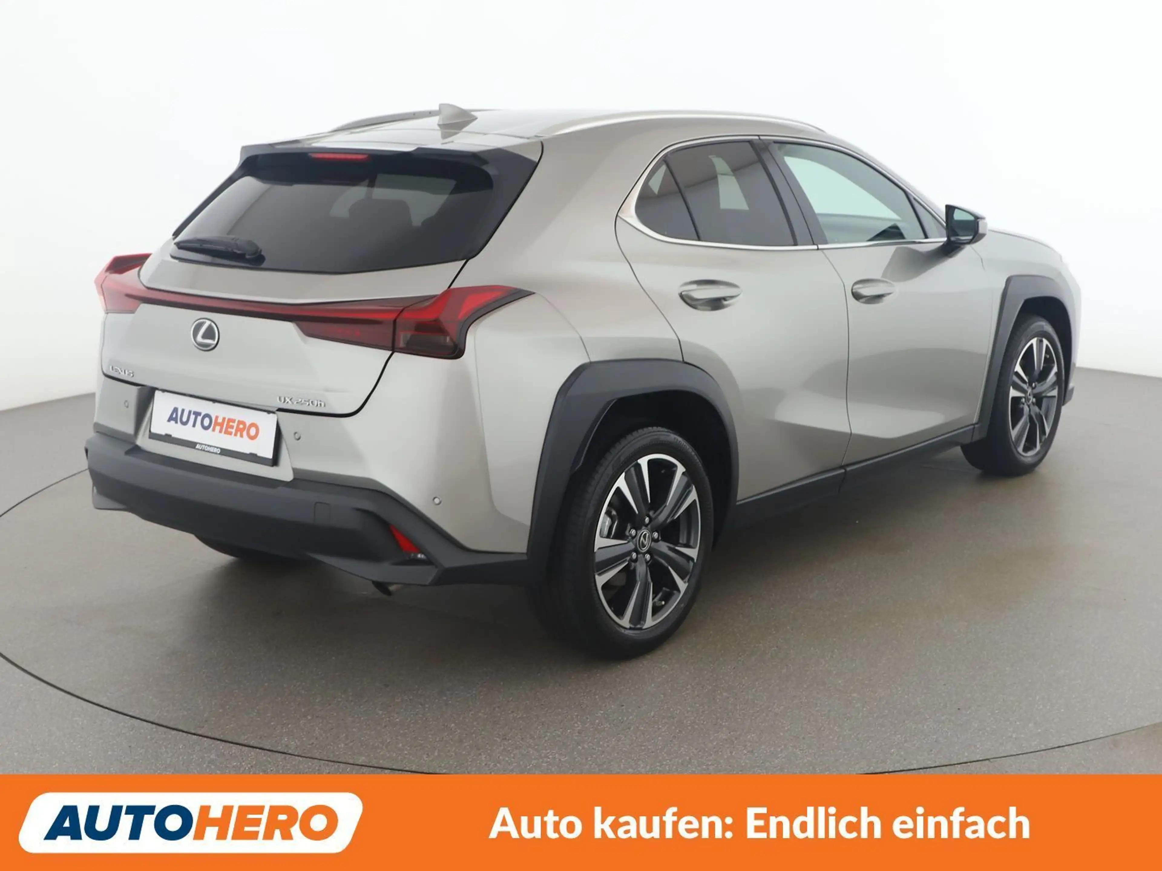 Lexus UX 250h UX 250h Style Edition — photo 6