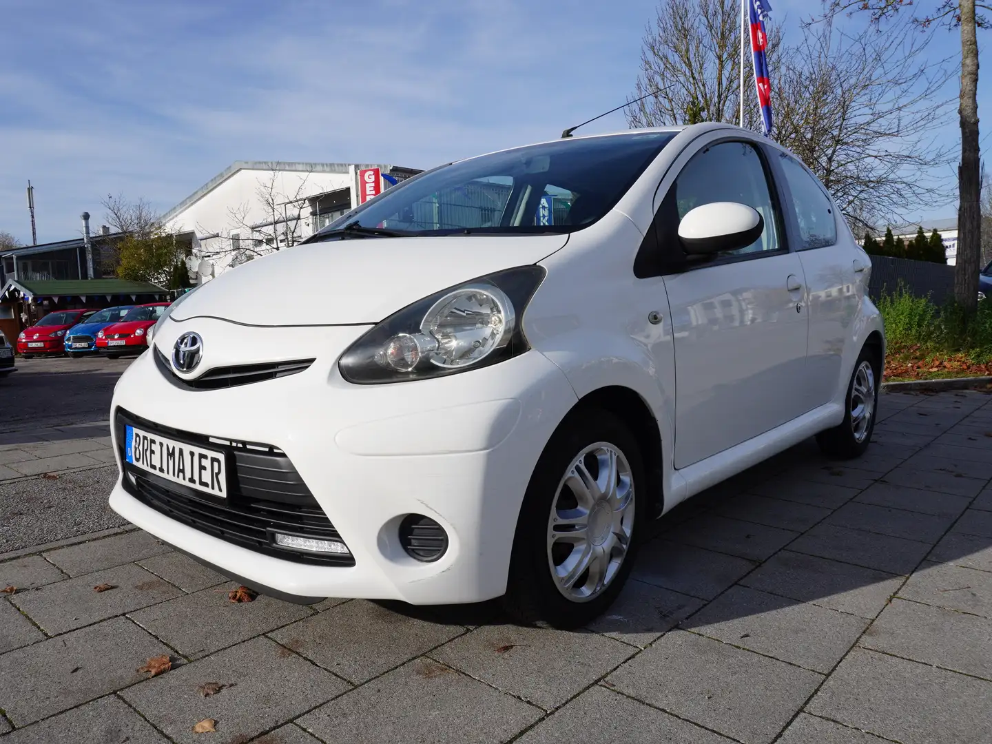 Toyota Aygo COOL*AUTOMATIK*1.HAND*TÜV NEU*KLIMA*5-TÜRIG* Weiß - 1