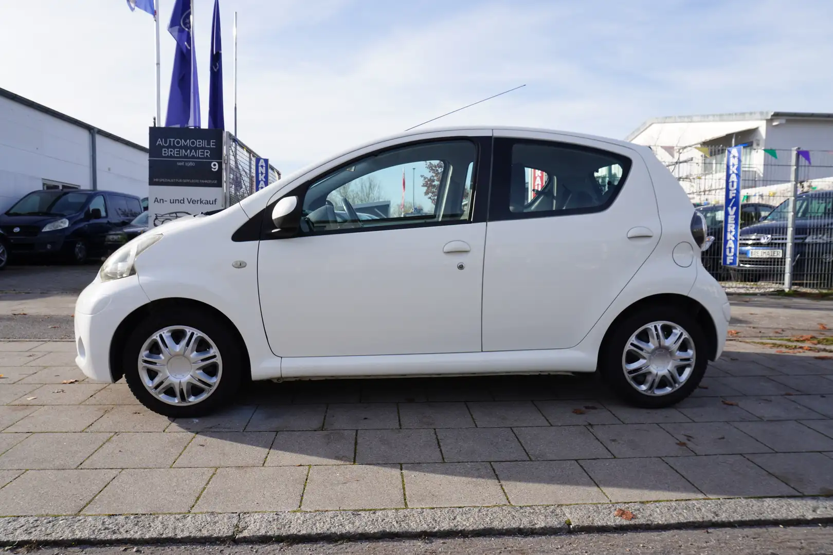 Toyota Aygo COOL*AUTOMATIK*1.HAND*TÜV NEU*KLIMA*5-TÜRIG* Weiß - 2