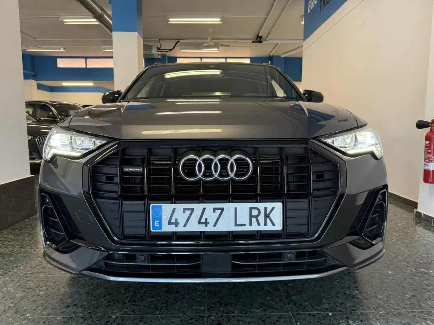 Audi Q3 40 TFSI Black line quattro S tronic Grijs - 2