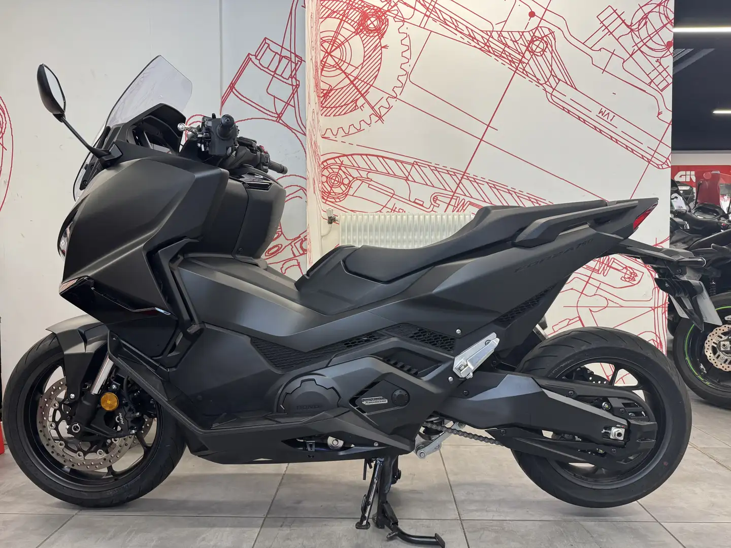 Honda Forza 750 Zwart - 1