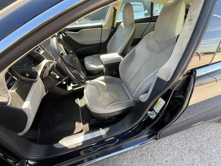 Tesla Model S 2014, foto 15