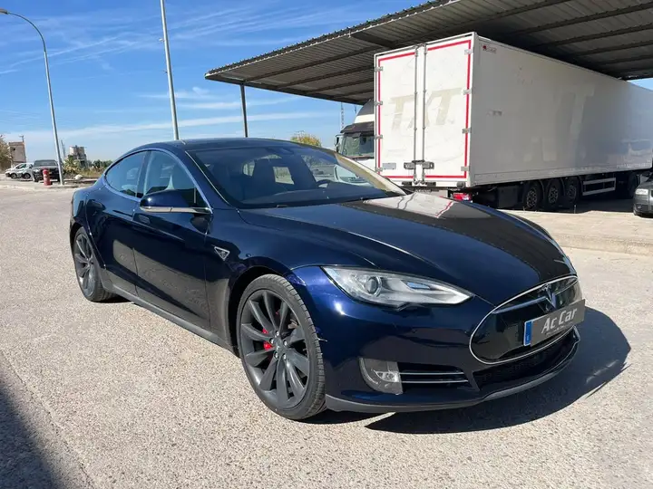 Tesla Model S 2014, foto 13
