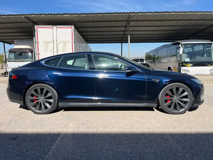Tesla Model S 2014, foto 9