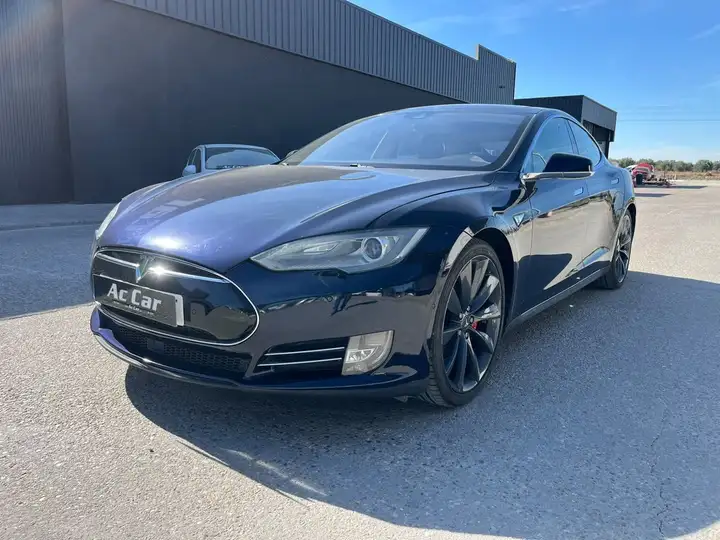Tesla Model S 2014, foto 2