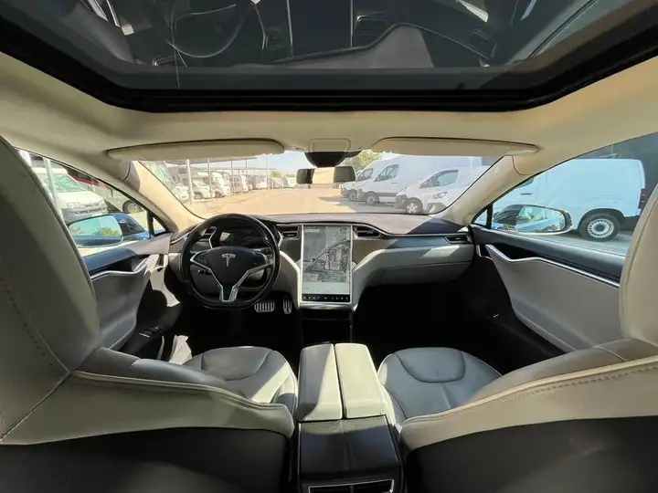 Tesla Model S 2014, foto 14